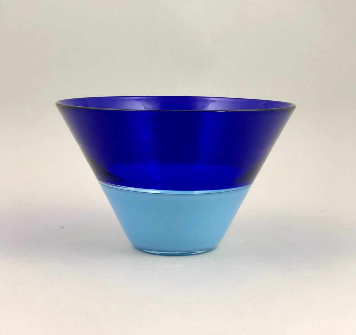 Incalmo Cone Bowl, Blue – Museum of Glass